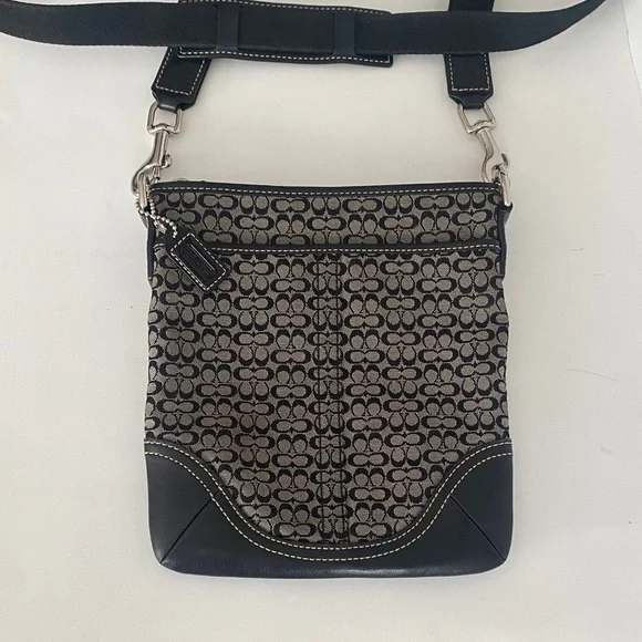 Coach crossbody - Picture 1 of 8